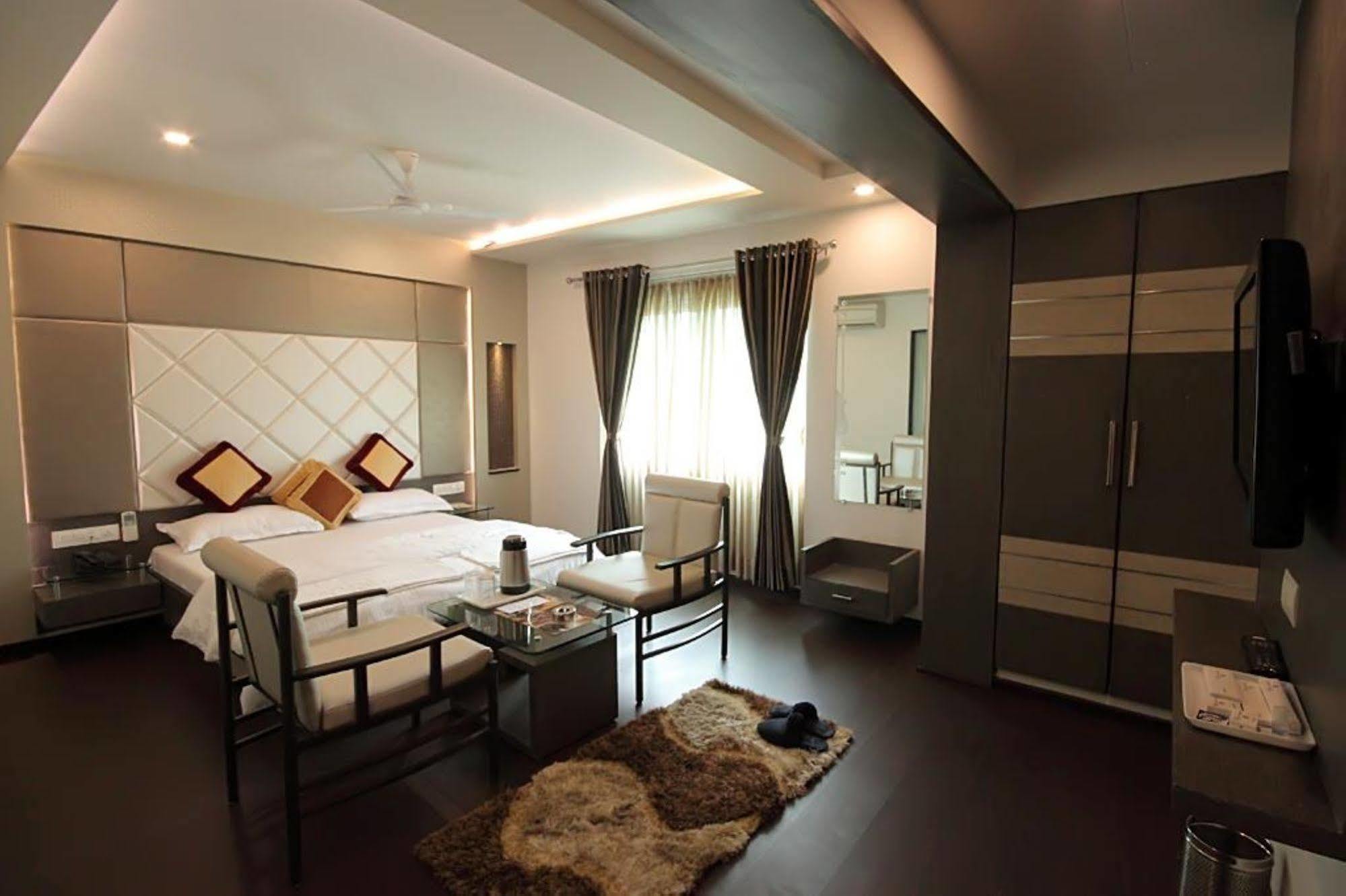 Hotel Flair Inn Ahmedabad Exteriör bild
