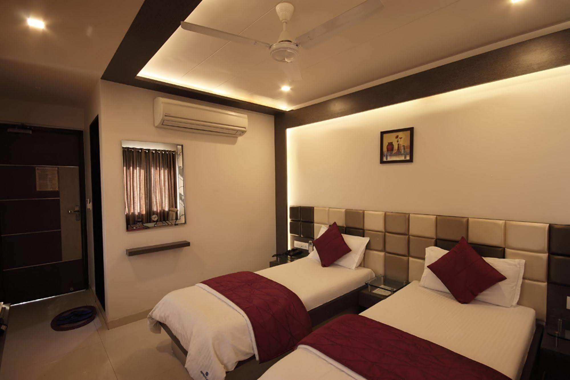 Hotel Flair Inn Ahmedabad Exteriör bild